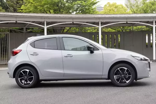 「さよならMAZDA2。消えゆくマツダの看板小型車は「今こそ買うべき最強のホットハッチ」だった」の画像