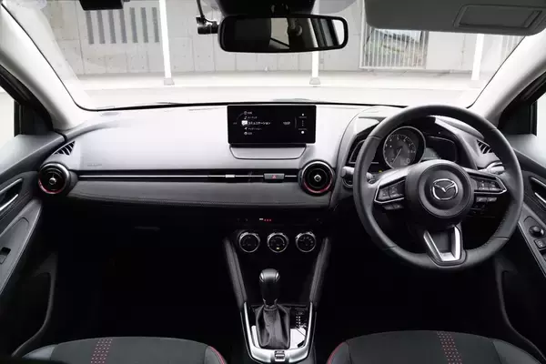 「さよならMAZDA2。消えゆくマツダの看板小型車は「今こそ買うべき最強のホットハッチ」だった」の画像