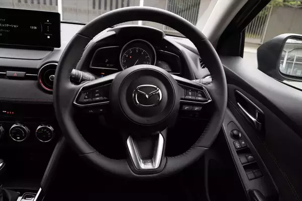 「さよならMAZDA2。消えゆくマツダの看板小型車は「今こそ買うべき最強のホットハッチ」だった」の画像