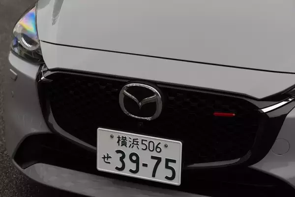 「さよならMAZDA2。消えゆくマツダの看板小型車は「今こそ買うべき最強のホットハッチ」だった」の画像