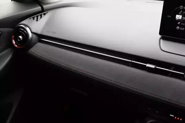 「さよならMAZDA2。消えゆくマツダの看板小型車は「今こそ買うべき最強のホットハッチ」だった」の画像