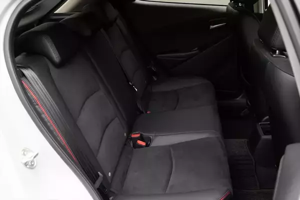 「さよならMAZDA2。消えゆくマツダの看板小型車は「今こそ買うべき最強のホットハッチ」だった」の画像