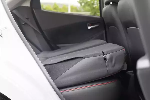 「さよならMAZDA2。消えゆくマツダの看板小型車は「今こそ買うべき最強のホットハッチ」だった」の画像