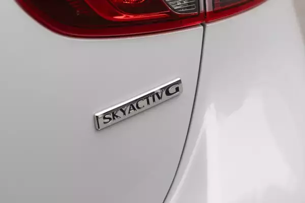 「さよならMAZDA2。消えゆくマツダの看板小型車は「今こそ買うべき最強のホットハッチ」だった」の画像