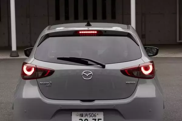 「さよならMAZDA2。消えゆくマツダの看板小型車は「今こそ買うべき最強のホットハッチ」だった」の画像