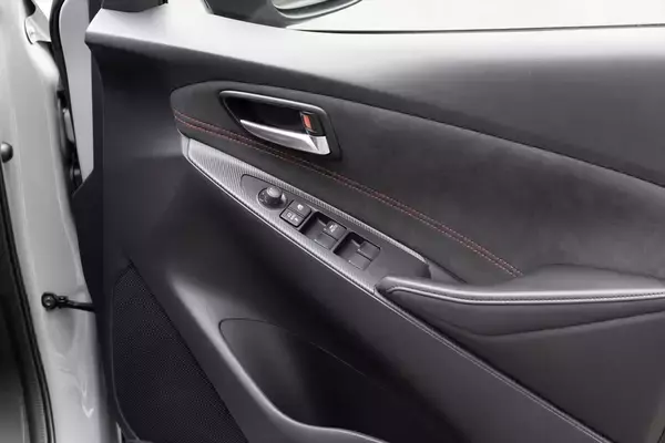 「さよならMAZDA2。消えゆくマツダの看板小型車は「今こそ買うべき最強のホットハッチ」だった」の画像
