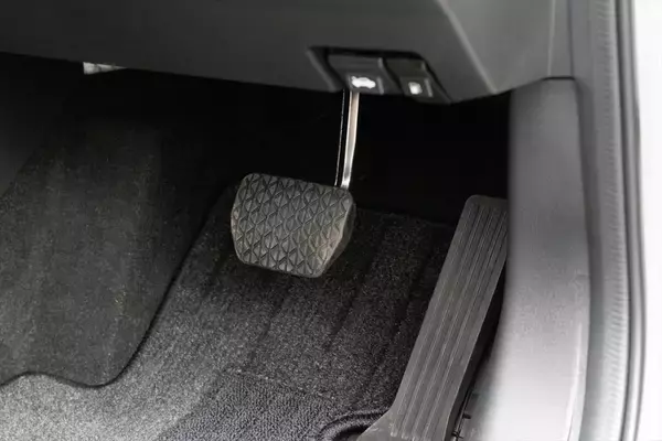 「さよならMAZDA2。消えゆくマツダの看板小型車は「今こそ買うべき最強のホットハッチ」だった」の画像