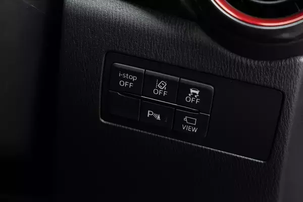「さよならMAZDA2。消えゆくマツダの看板小型車は「今こそ買うべき最強のホットハッチ」だった」の画像