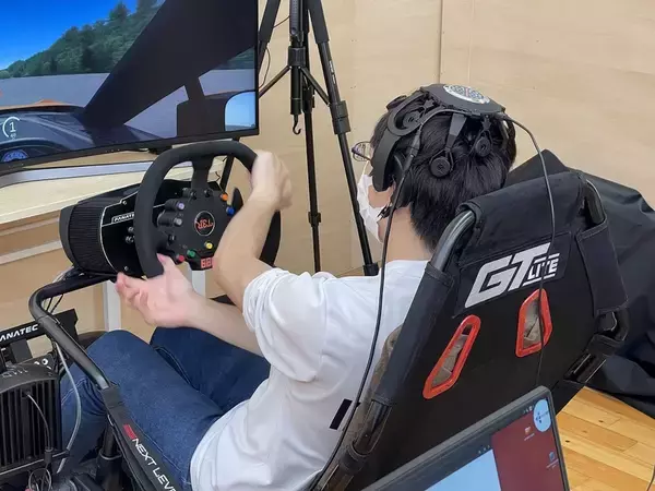 「脳トレはレースのタイムアップに繋がるのかをKDDIが筑波サーキットで実証実験！」の画像