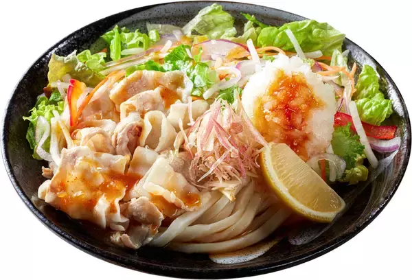 「うまそ！「豚しゃぶサラダうどん」シャキシャキ薬味×ポン酢で進みそう」の画像