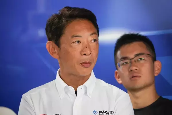 「雨で予選中止のSUPER GT 第6戦！ ウェット路面でグランツーリスモ王者の冨林が粘りの走り」の画像