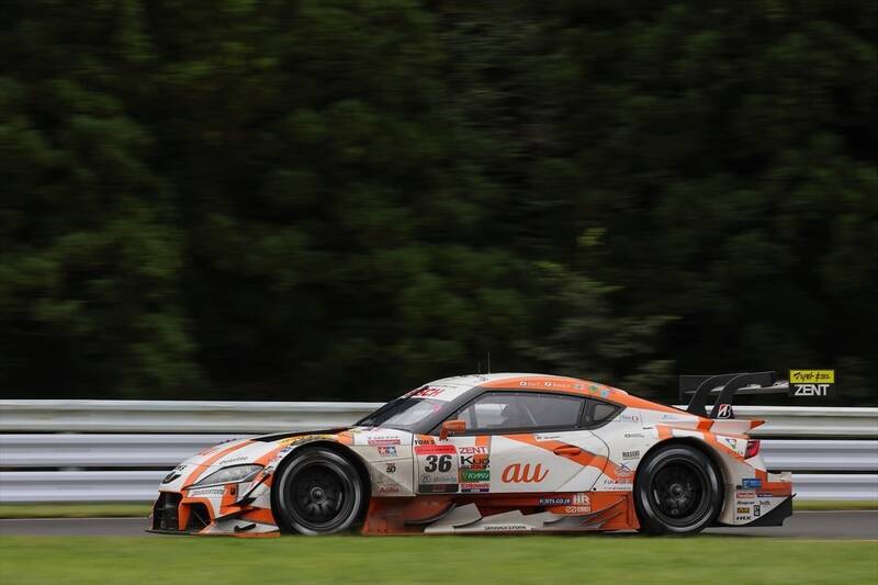 雨で予選中止のSUPER GT 第6戦！ ウェット路面でグランツーリスモ王者の冨林が粘りの走り