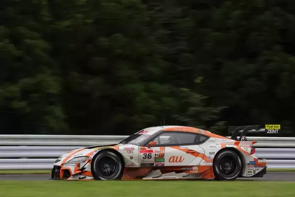 「雨で予選中止のSUPER GT 第6戦！ ウェット路面でグランツーリスモ王者の冨林が粘りの走り」の画像