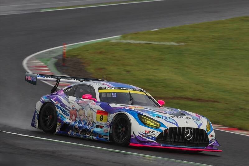 雨で予選中止のSUPER GT 第6戦！ ウェット路面でグランツーリスモ王者の冨林が粘りの走り