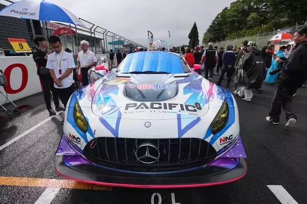 「雨で予選中止のSUPER GT 第6戦！ ウェット路面でグランツーリスモ王者の冨林が粘りの走り」の画像