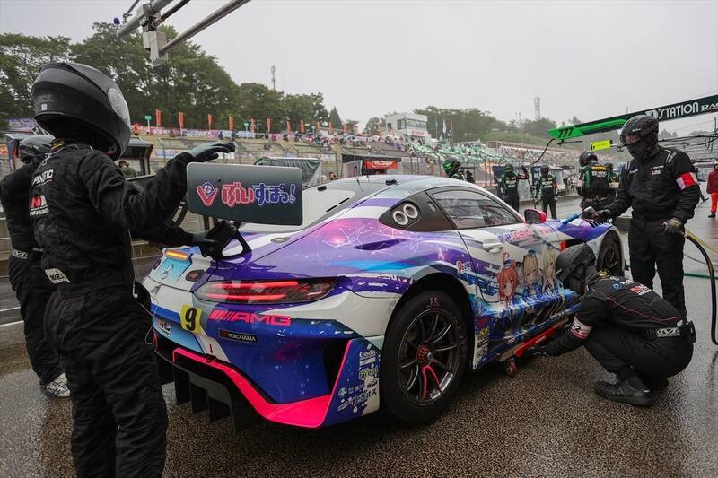 雨で予選中止のSUPER GT 第6戦！ ウェット路面でグランツーリスモ王者の冨林が粘りの走り