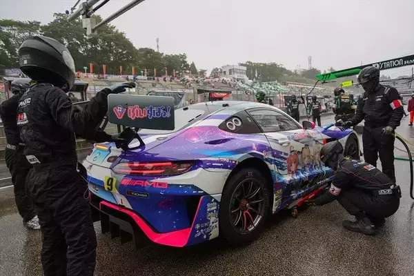 「雨で予選中止のSUPER GT 第6戦！ ウェット路面でグランツーリスモ王者の冨林が粘りの走り」の画像