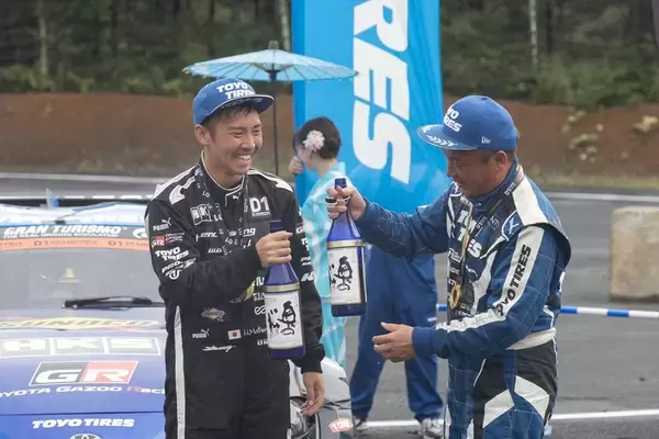 「D1GP第5～6戦・エビスでTOYO TIRESが天を味方につけて2連勝！」の画像