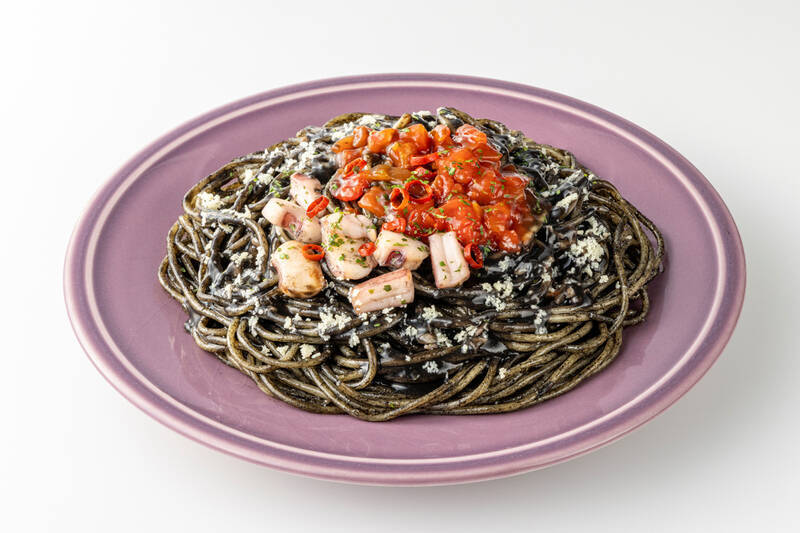 セブンに「ハロウィン」限定の7品が登場！黒×オレンジがｶﾜｲｲ!!