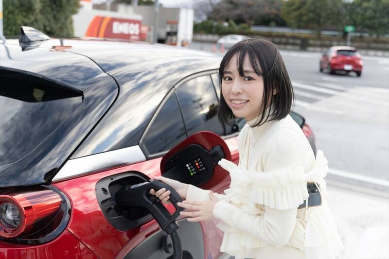 ロータリーエンジンを知らないアイドルが「MX-30 Rotary-EV」で感じた走りの良さ