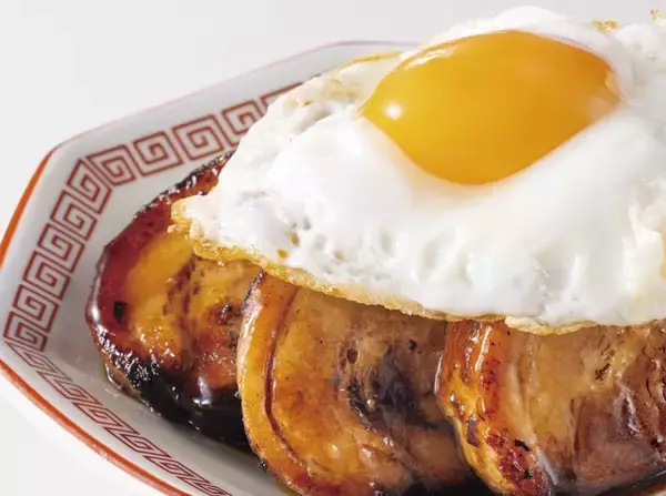 「超絶やわらか！ 大阪王将「チャーシューエッグ」、肉をMAX3枚まで選べる」の画像