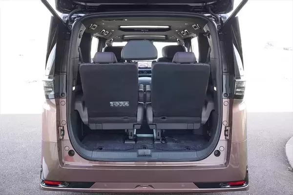 「打倒アルファードの大本命！ 日産復活の狼煙、新型「エルグランド」が示す高級ミニバンの最適解」の画像