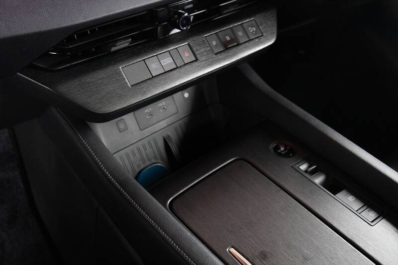 打倒アルファードの大本命！ 日産復活の狼煙、新型「エルグランド」が示す高級ミニバンの最適解