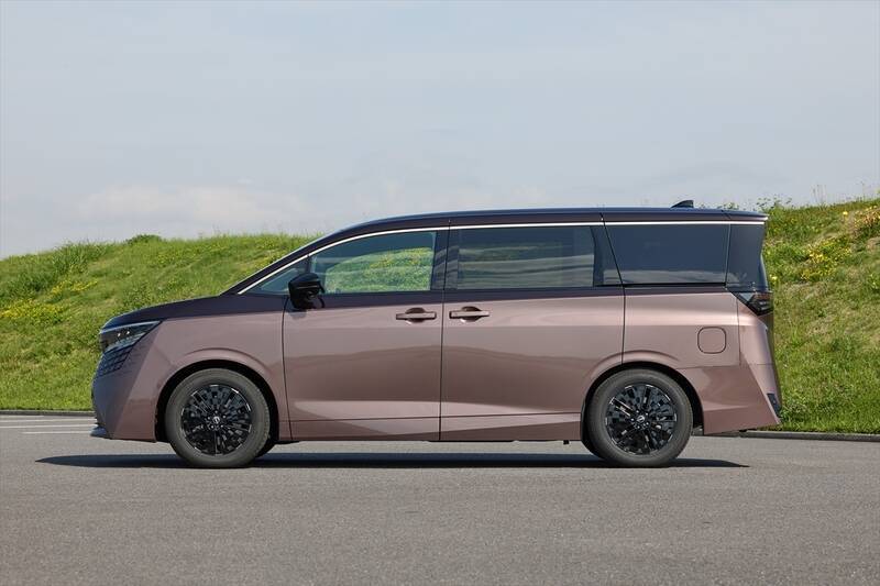 打倒アルファードの大本命！ 日産復活の狼煙、新型「エルグランド」が示す高級ミニバンの最適解