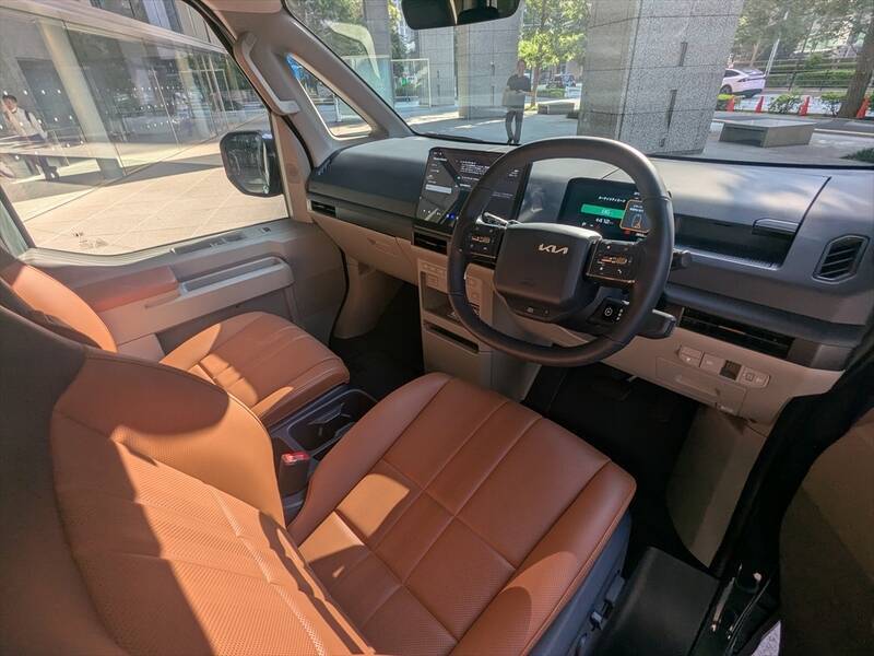なぜ今、韓国Kiaが日本再上陸？ 法人＆車中泊層を狙い撃ちにするハイエース級EVバンの販売戦略