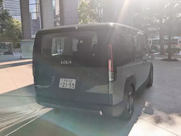 「なぜ今、韓国Kiaが日本再上陸？ 法人＆車中泊層を狙い撃ちにするハイエース級EVバンの販売戦略」の画像