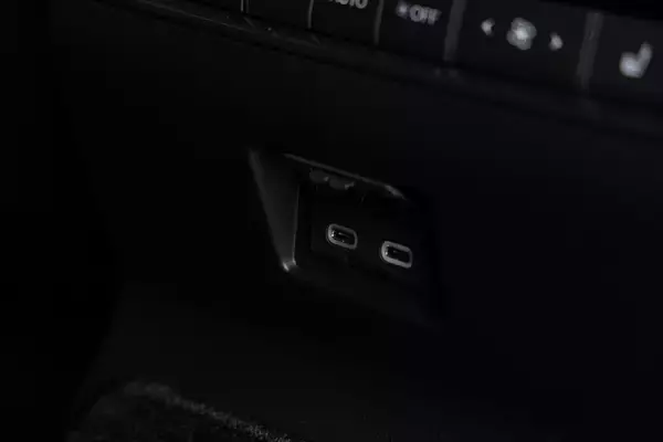 「「ランクル250＆レクサスGX」徹底比較！ ディーゼルの無骨さ vs V6ツインターボの洗練！」の画像