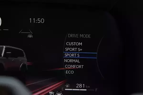 「「ランクル250＆レクサスGX」徹底比較！ ディーゼルの無骨さ vs V6ツインターボの洗練！」の画像