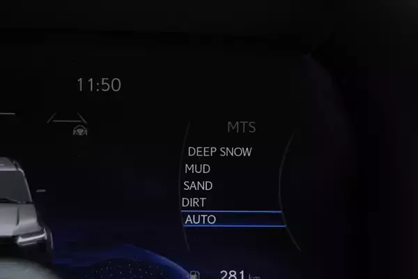 「「ランクル250＆レクサスGX」徹底比較！ ディーゼルの無骨さ vs V6ツインターボの洗練！」の画像