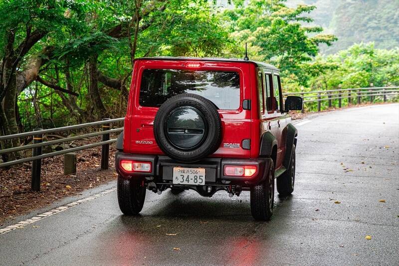 街乗りは不便でも悪路走破性は最強！ ファミリーカー目線で斬る「ジムニー ノマド」のリアルな実力
