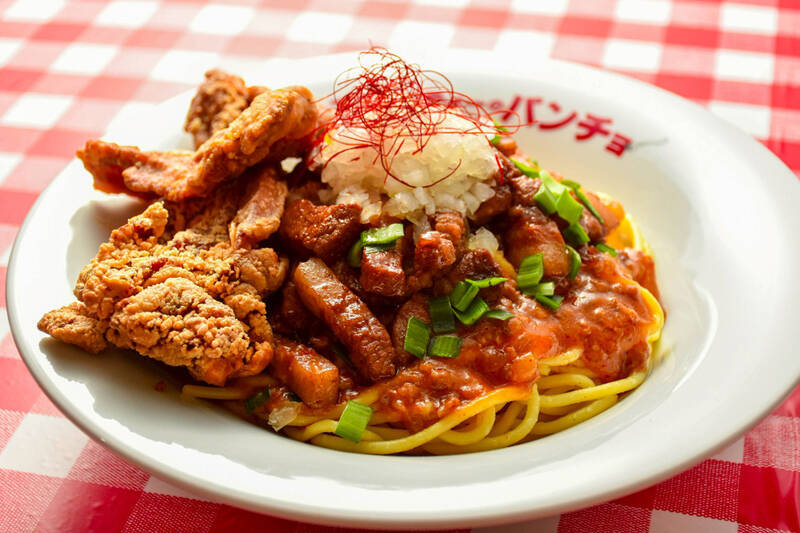 総重量約1.9kgの「姉御盛り」も！“肉山スパ”は牛×豚×鶏を重ねたボリューム麺