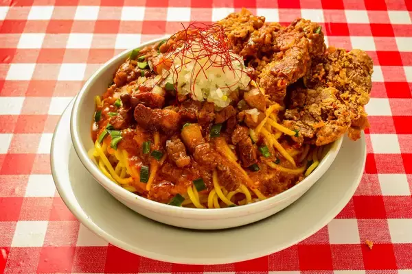 「総重量約1.9kgの「姉御盛り」も！“肉山スパ”は牛×豚×鶏を重ねたボリューム麺」の画像