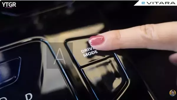 「あのジムニーノマドより小回りが利く!? 街乗りに最適すぎるスズキのEV「eビターラ」」の画像