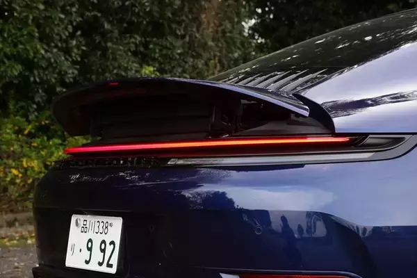 「「ついに911、お前もか…」伝統の変化を嘆く前に乗るべき、約2000万円の超ピュアな「カレラT」」の画像