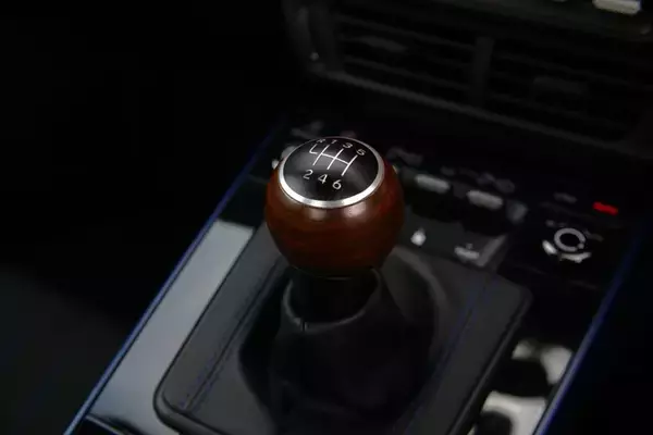「「ついに911、お前もか…」伝統の変化を嘆く前に乗るべき、約2000万円の超ピュアな「カレラT」」の画像