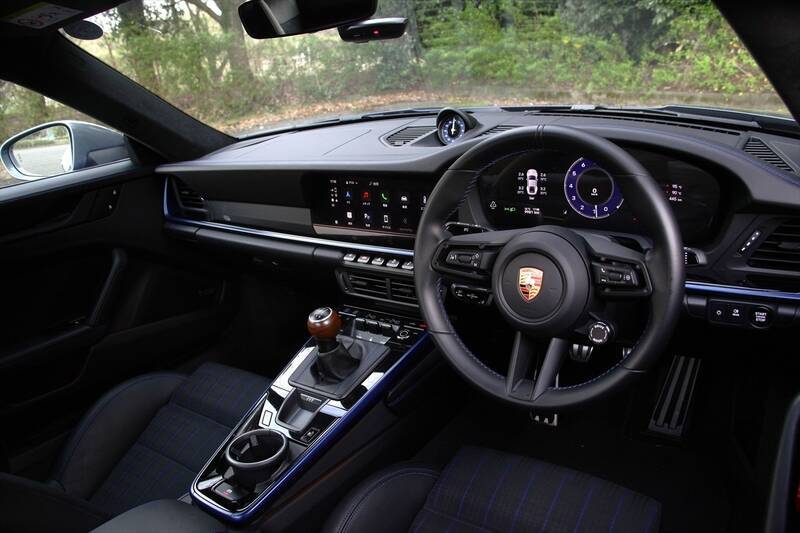 「ついに911、お前もか…」伝統の変化を嘆く前に乗るべき、約2000万円の超ピュアな「カレラT」