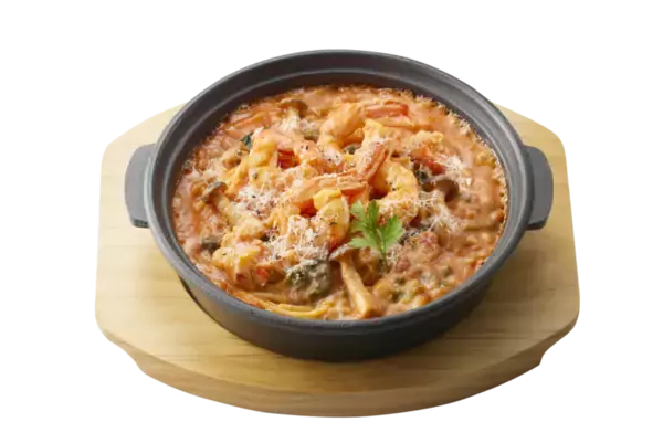 「これ絶対うまいやつ！アツアツ鉄板×カニ×エビ＝最強トマトクリーム」の画像