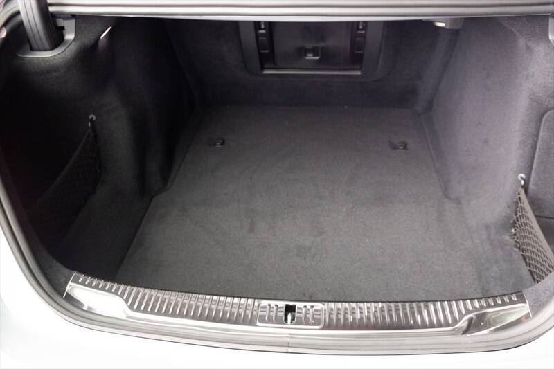 【衝撃】メルセデスの新型SクラスはChatGPTとGemini標準搭載!? 「車と会話する」驚愕の未来