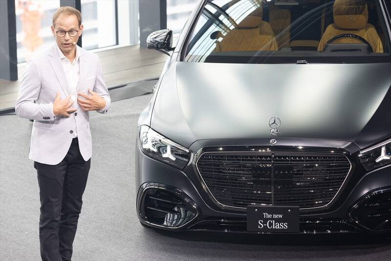 【衝撃】メルセデスの新型SクラスはChatGPTとGemini標準搭載!? 「車と会話する」驚愕の未来