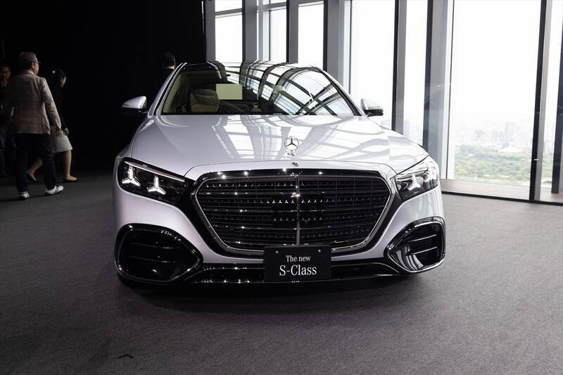 【衝撃】メルセデスの新型SクラスはChatGPTとGemini標準搭載!? 「車と会話する」驚愕の未来