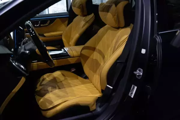 「【衝撃】メルセデスの新型SクラスはChatGPTとGemini標準搭載!? 「車と会話する」驚愕の未来」の画像