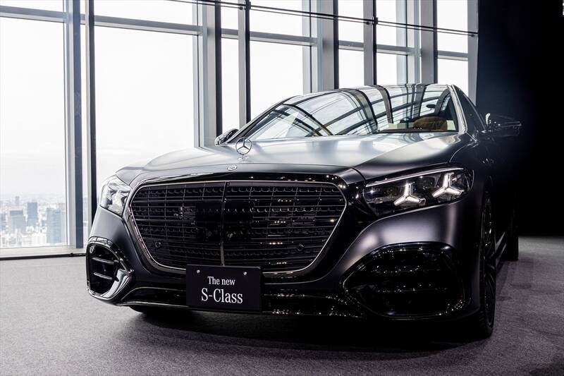 【衝撃】メルセデスの新型SクラスはChatGPTとGemini標準搭載!? 「車と会話する」驚愕の未来