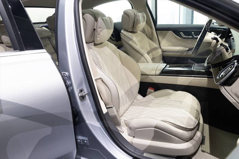 【衝撃】メルセデスの新型SクラスはChatGPTとGemini標準搭載!? 「車と会話する」驚愕の未来