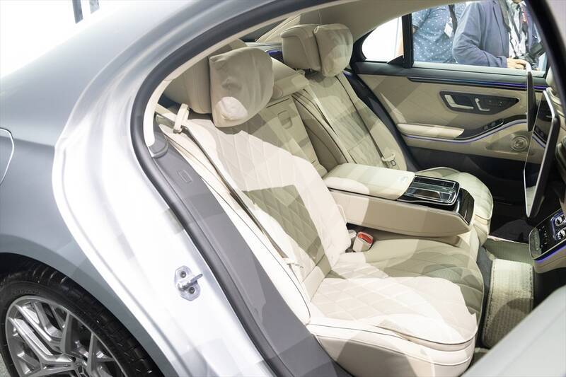 【衝撃】メルセデスの新型SクラスはChatGPTとGemini標準搭載!? 「車と会話する」驚愕の未来