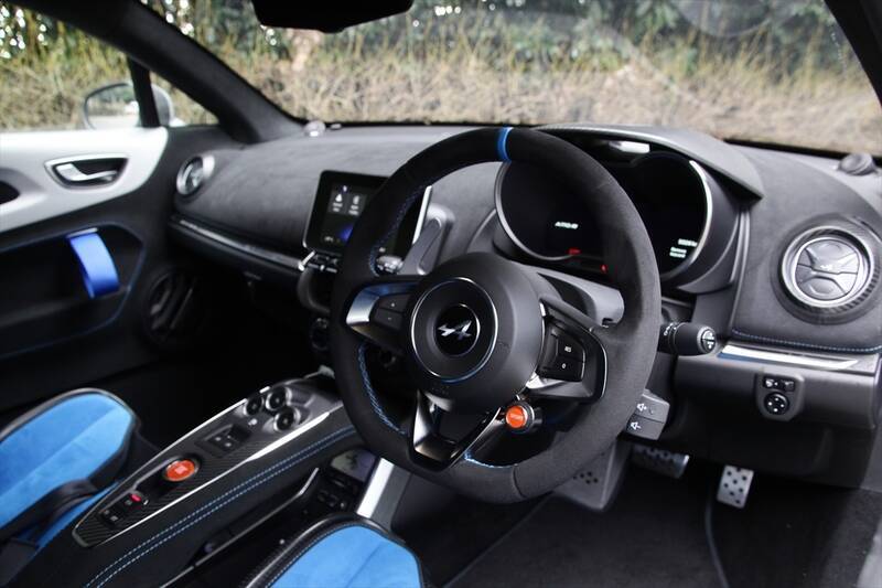 さらばA110。プロが自腹買いする名車。最後の過激な限定車「アルピーヌ A110 R 70」の魔力