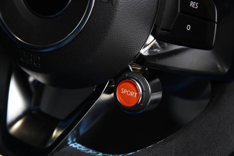さらばA110。プロが自腹買いする名車。最後の過激な限定車「アルピーヌ A110 R 70」の魔力